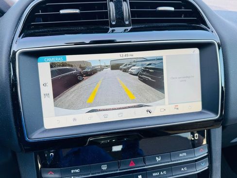 Used 2020 Jaguar F-PACE Premium image 23