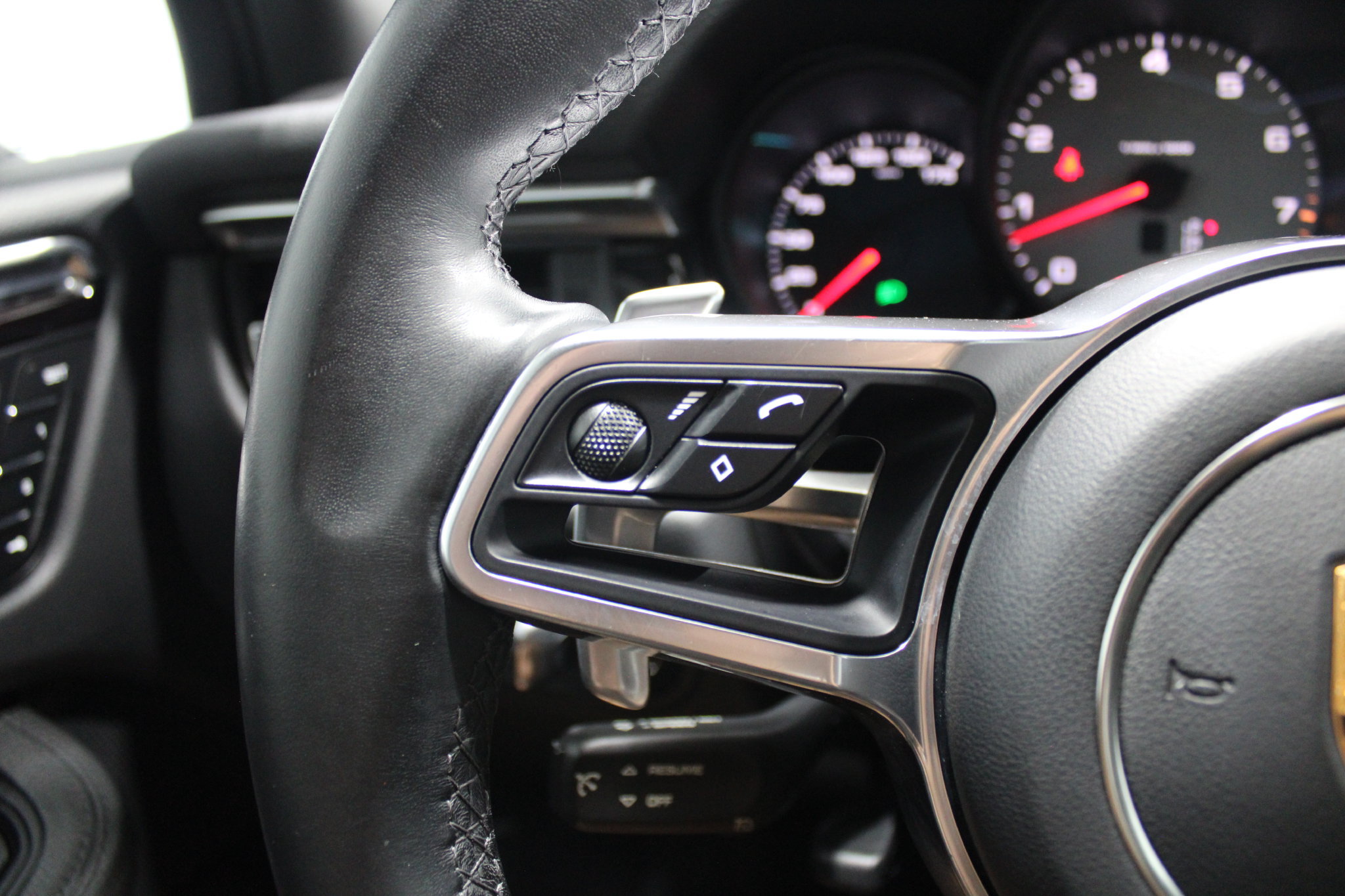 Used 2021 Porsche Macan S AWD/4WD image 39