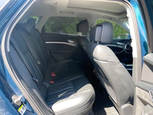 Used 2019 Audi e-tron Prestige w/ Prestige Package AWD/4WD image 25