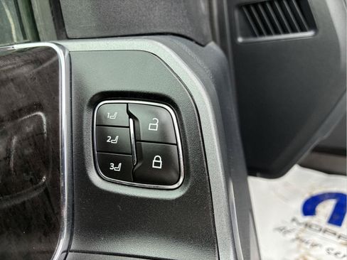 Used 2023 Ford F250 Lariat w/ Lariat Ultimate Package AWD/4WD image 17