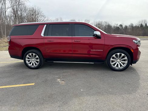 Used 2021 Chevrolet Suburban Premier w/ Premium Package image 4