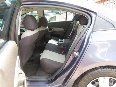 Used 2013 Chevrolet Cruze LS FWD image 11