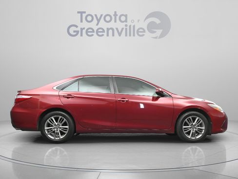 Used 2017 Toyota Camry SE w/ Moonroof Package FWD image 16