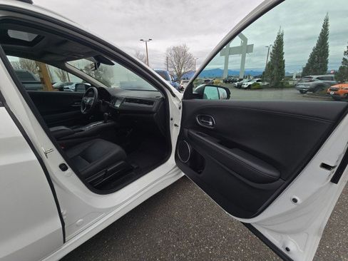 Used 2020 Honda HR-V Touring image 10