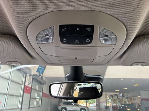 Used 2024 Chrysler Voyager LX FWD image 17