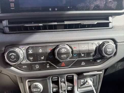 Used 2024 Jeep Wrangler Sahara image 12