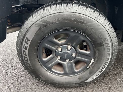 Used 2016 Jeep Wrangler Unlimited Sport w/ Connectivity Group image 32