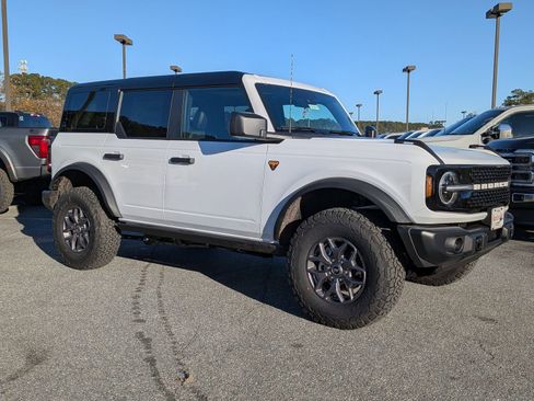 New 2025 Ford Bronco Badlands image 3