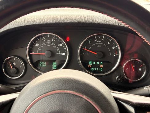 Used 2012 Jeep Wrangler Unlimited Sahara AWD/4WD image 14