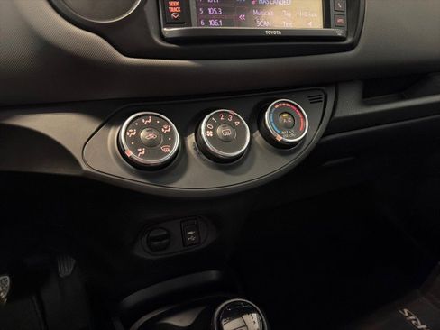 Used 2015 Toyota Yaris SE image 19