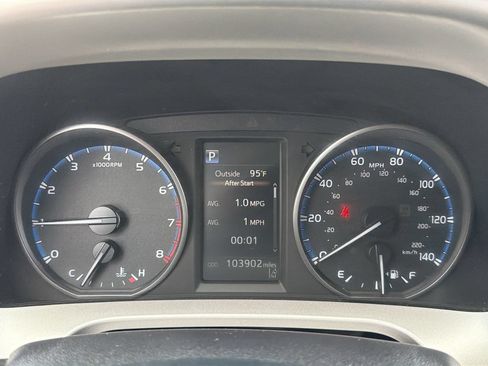 Used 2017 Toyota RAV4 LE FWD image 27
