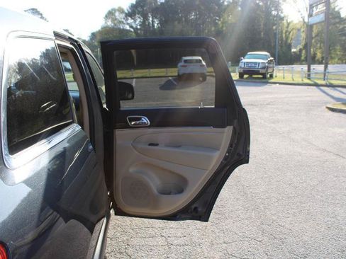 Used 2014 Jeep Grand Cherokee Limited w/ Luxury Group II RWD image 16