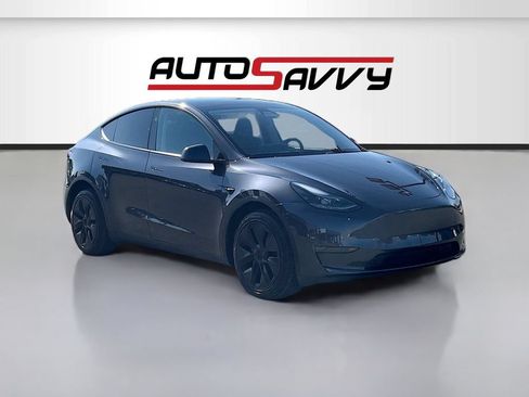 Used 2025 Tesla Model Y Long Range AWD/4WD image 1