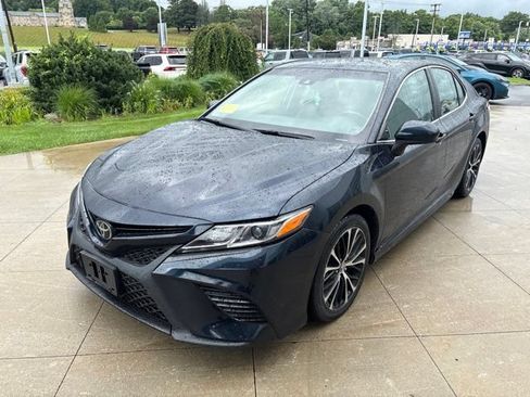 Used 2018 Toyota Camry SE FWD image 3