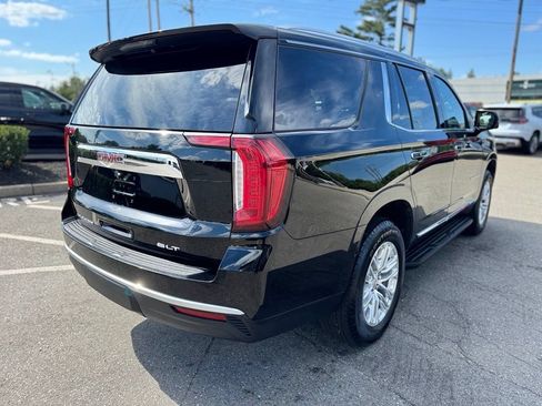 Used 2024 GMC Yukon SLT w/ SLT Luxury Package AWD/4WD image 7