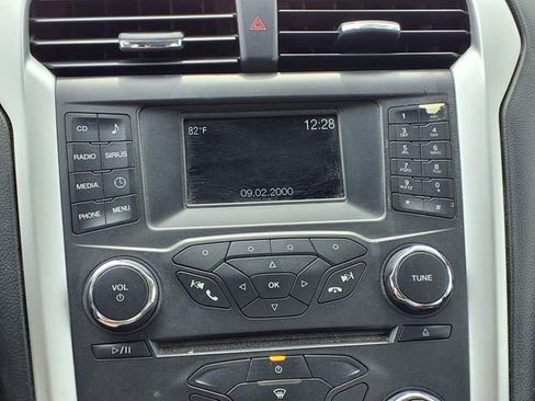 Used 2016 Ford Fusion SE w/ Equipment Group 201A image 14