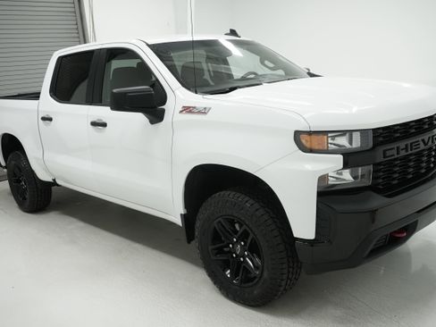 Used 2019 Chevrolet Silverado 1500 Custom Trail Boss w/ Custom Convenience Package image 3
