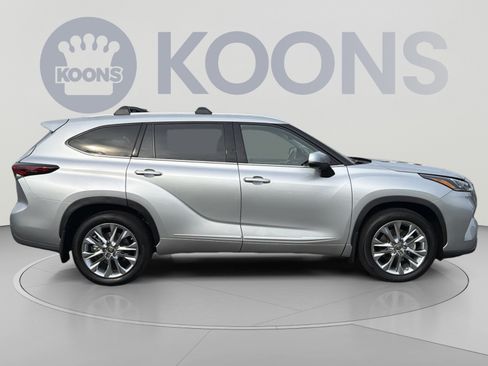 Used 2024 Toyota Highlander Limited AWD/4WD image 8