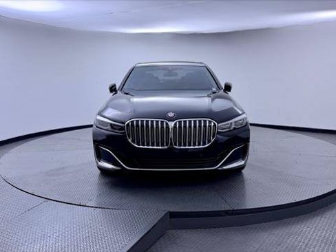Used 2022 BMW 740i w/ Premium Package RWD image 12