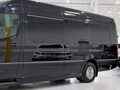 Used 2024 Mercedes-Benz Sprinter 3500 image 3