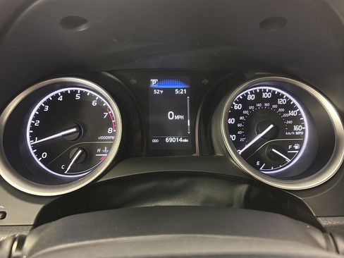 Used 2022 Toyota Camry LE image 3