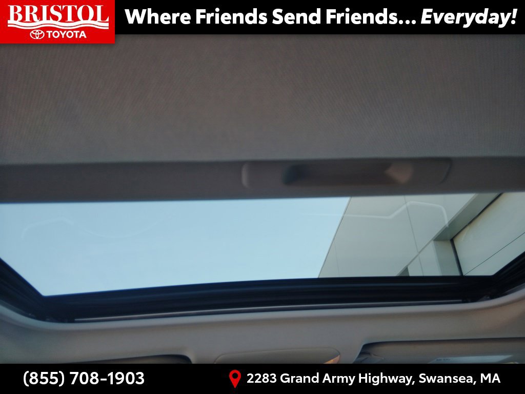 Used 2021 Toyota RAV4 XLE w/ Convenience Package AWD/4WD image 19