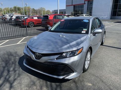 Used 2018 Toyota Camry LE image 1