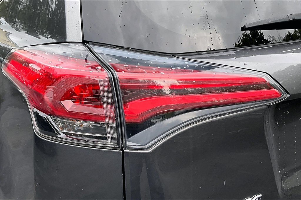 Used 2016 Toyota RAV4 LE AWD/4WD image 23