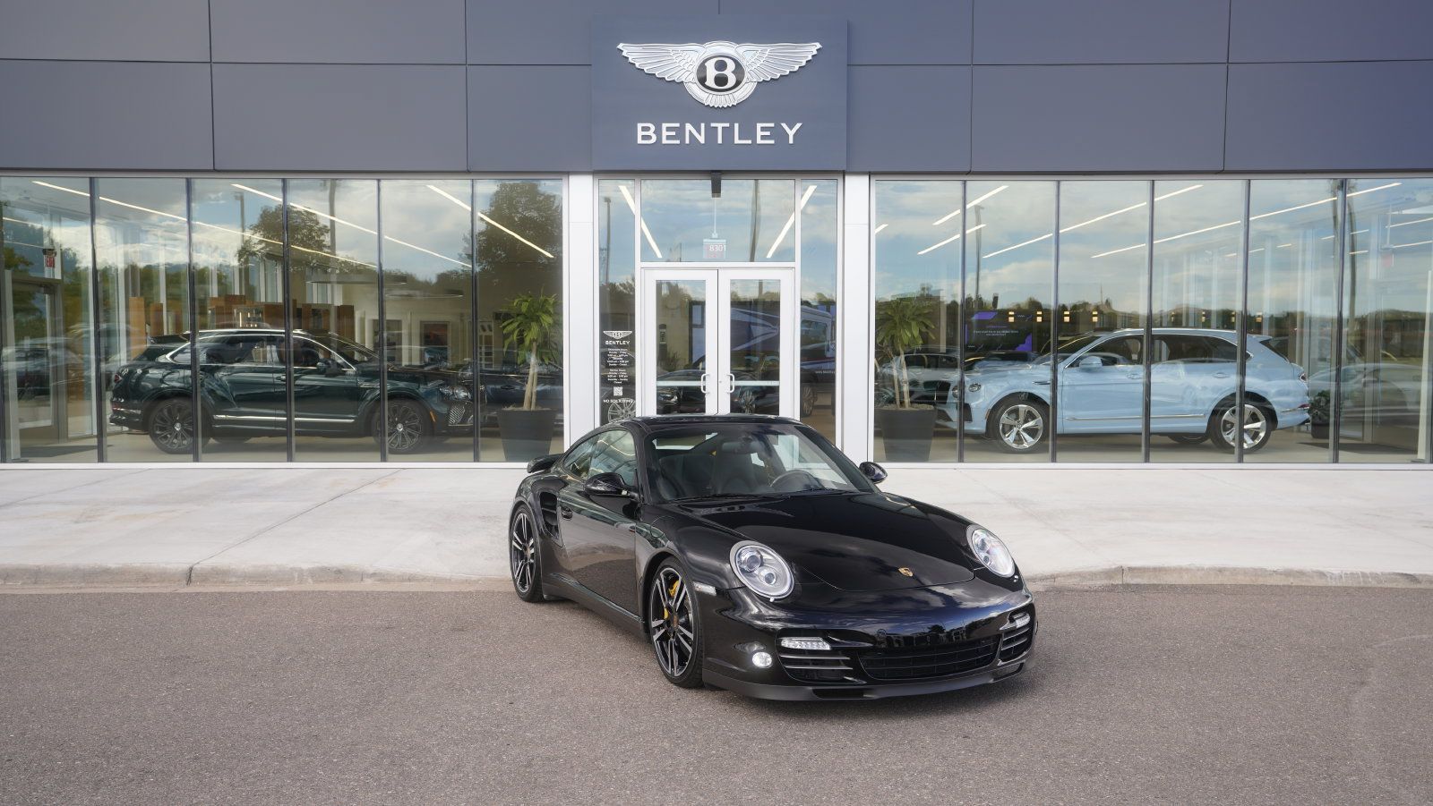 Used 2013 Porsche 911 Turbo S AWD/4WD image 19