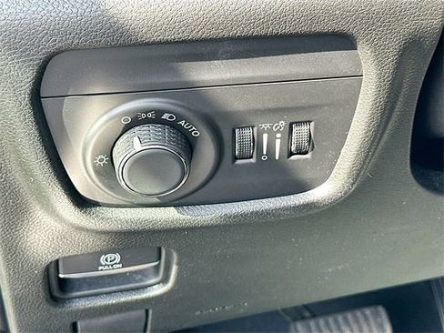 Used 2023 Jeep Grand Cherokee Altitude image 10