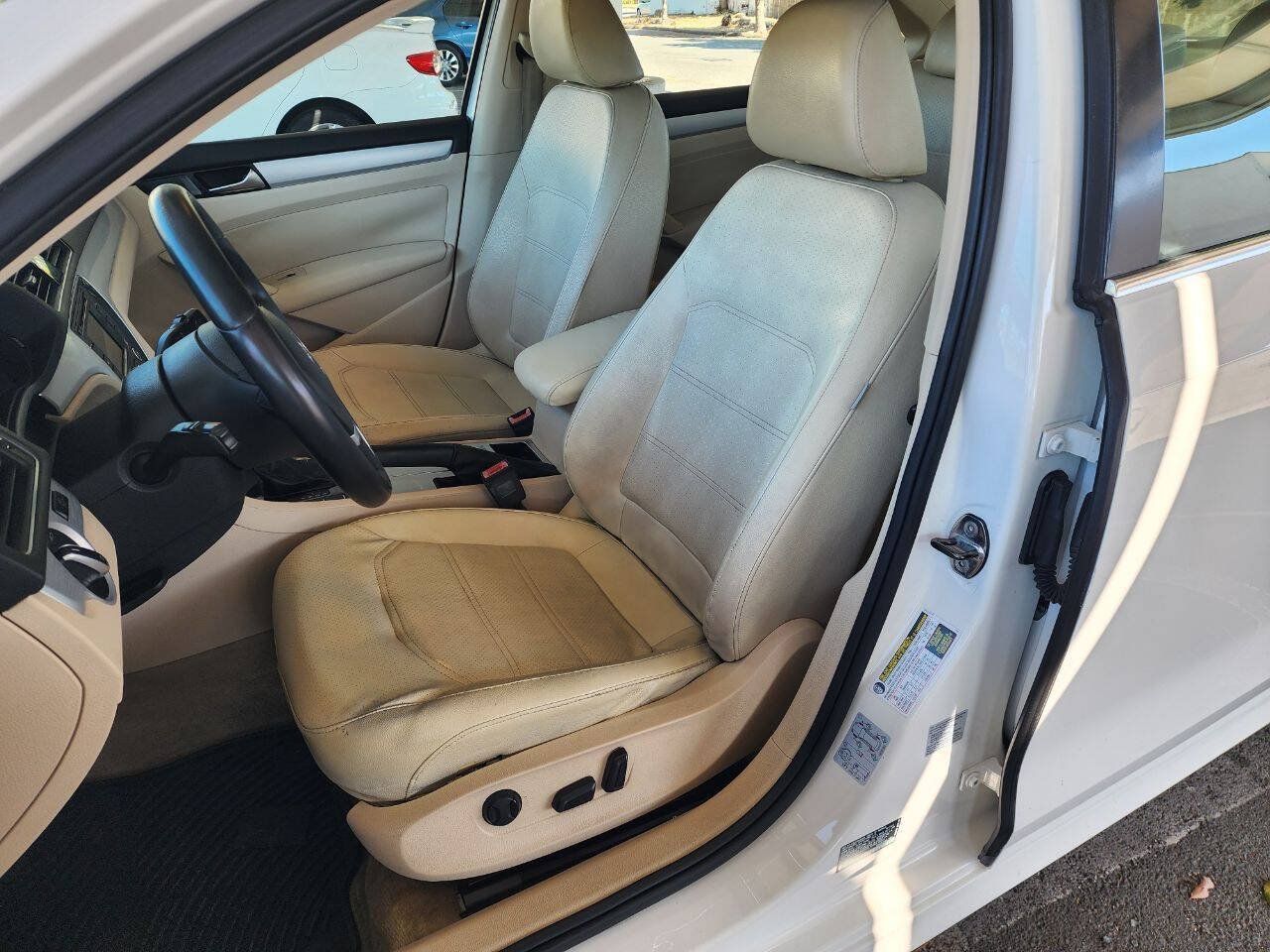 Used 2012 Volkswagen Passat 2.5 SE FWD image 10