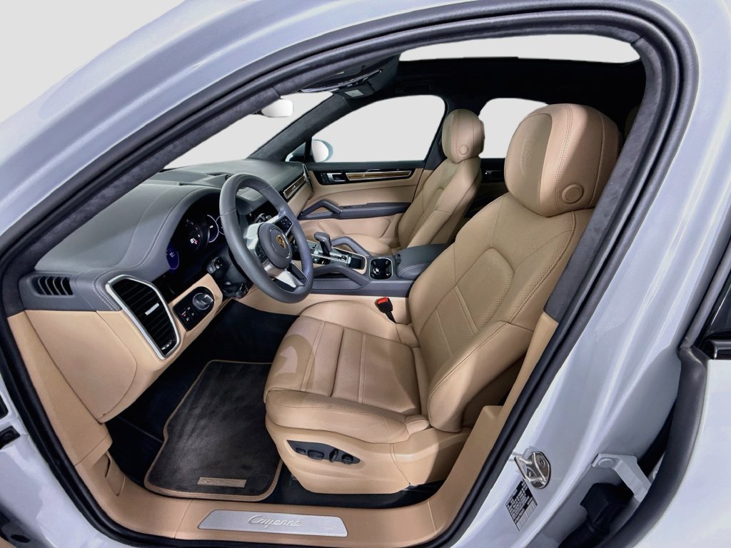 Used 2023 Porsche Cayenne Coupe AWD/4WD image 19