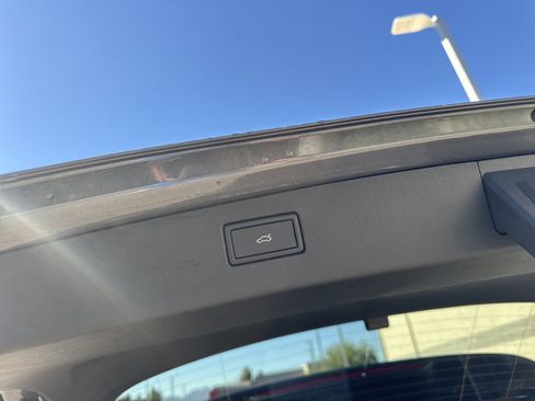 New 2026 Volkswagen Tiguan SE image 8