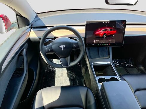 Used 2024 Tesla Model Y Long Range AWD/4WD image 23