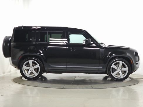 Used 2023 Land Rover Defender 110 SE image 8