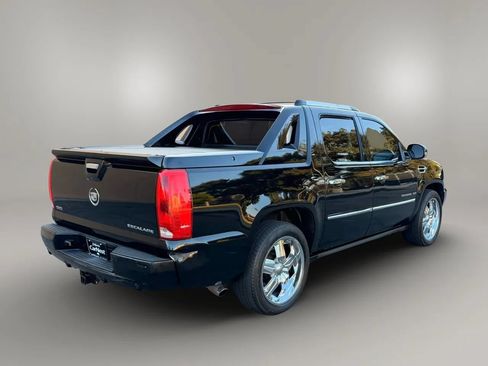 Used 2011 Cadillac Escalade EXT Premium AWD/4WD image 16
