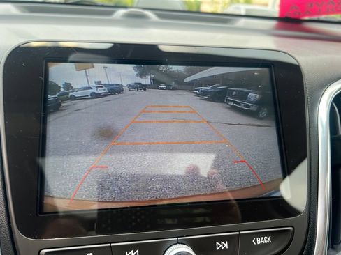 Used 2018 Chevrolet Equinox LT w/ Sun & Infotainment Package FWD image 56