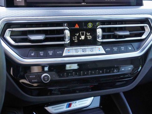 Used 2025 BMW X4 M40i image 28