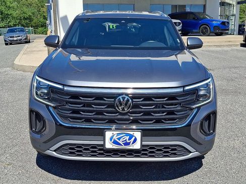 Used 2024 Volkswagen Atlas Cross Sport SE AWD/4WD image 2