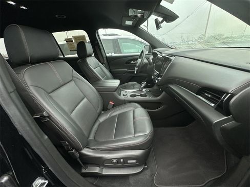 Used 2022 Chevrolet Traverse RS image 24