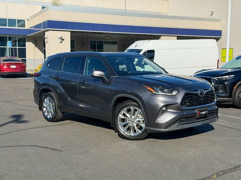 Used 2022 Toyota Highlander Limited AWD/4WD image 2