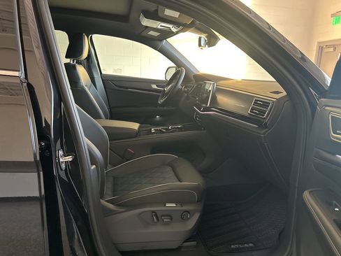 New 2026 Volkswagen Atlas Cross Sport SEL Premium R-Line AWD/4WD image 31