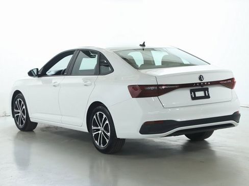 Used 2025 Volkswagen Jetta Sport image 38