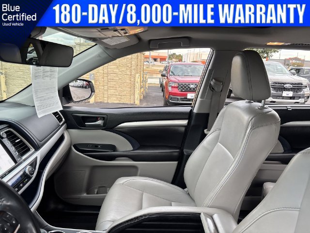 Used 2019 Toyota Highlander XLE FWD image 14