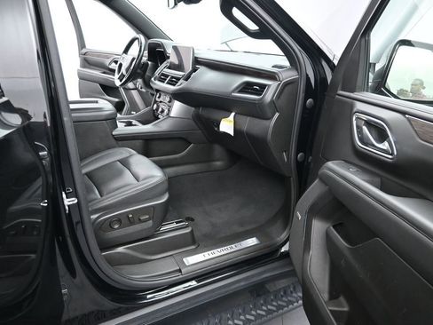 Used 2022 Chevrolet Tahoe Z71 w/ Luxury Package AWD/4WD image 12