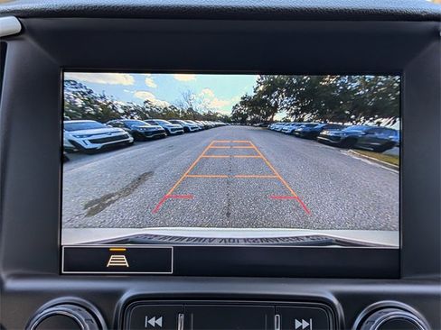 Used 2024 GMC Terrain SLT image 26