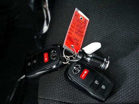 Used 2025 Toyota 4Runner TRD Off-Road AWD/4WD image 35