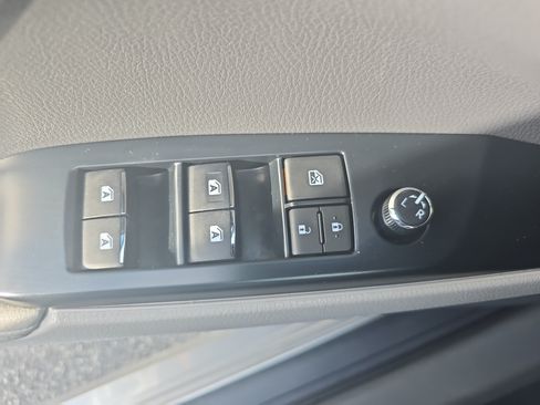 Used 2020 Toyota Camry XLE w/ Sunroof Package FWD image 25