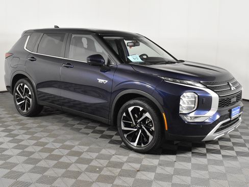 Used 2023 Mitsubishi Outlander SE image 4