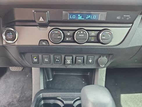 Used 2022 Toyota Tacoma TRD Sport w/ Technology Package RWD image 27